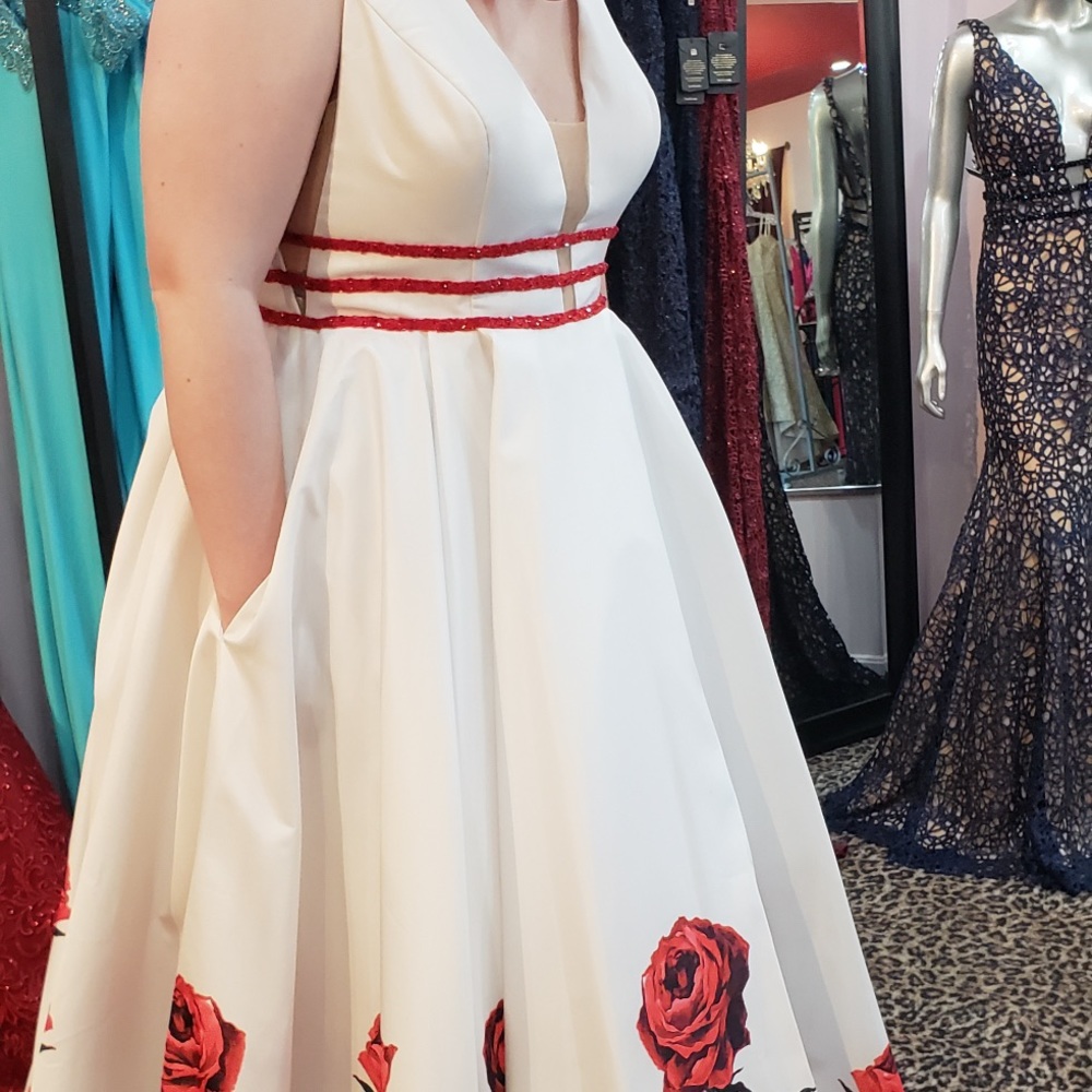 Unused wedding dress/ formal /prom